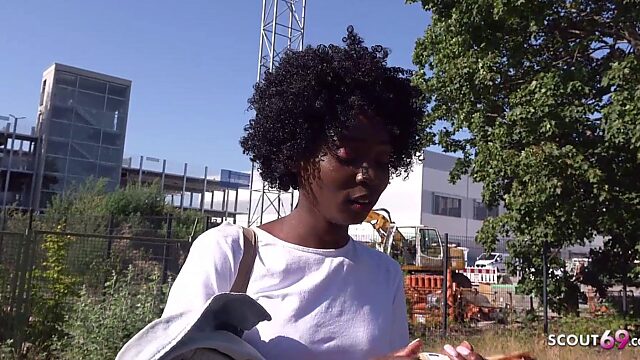 Black MILF picked up in Berlin for public sex and cash