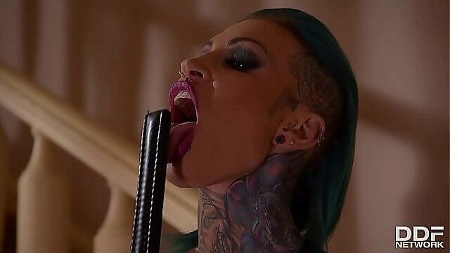 Queen Calisi Ink's Enormous Dildo Stretches Her Gaping Pussy!