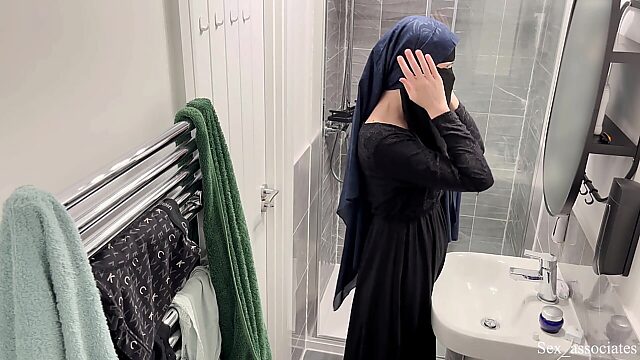 Muslim Arab Girl in Hijab Caught Masturbating in Shower on Hidden Cam