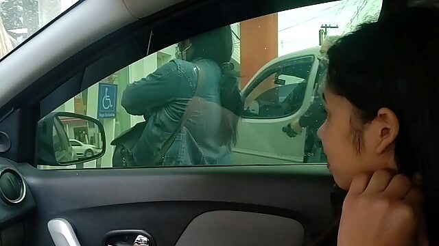 Sexy amateur with big ass pleasures herself in car.