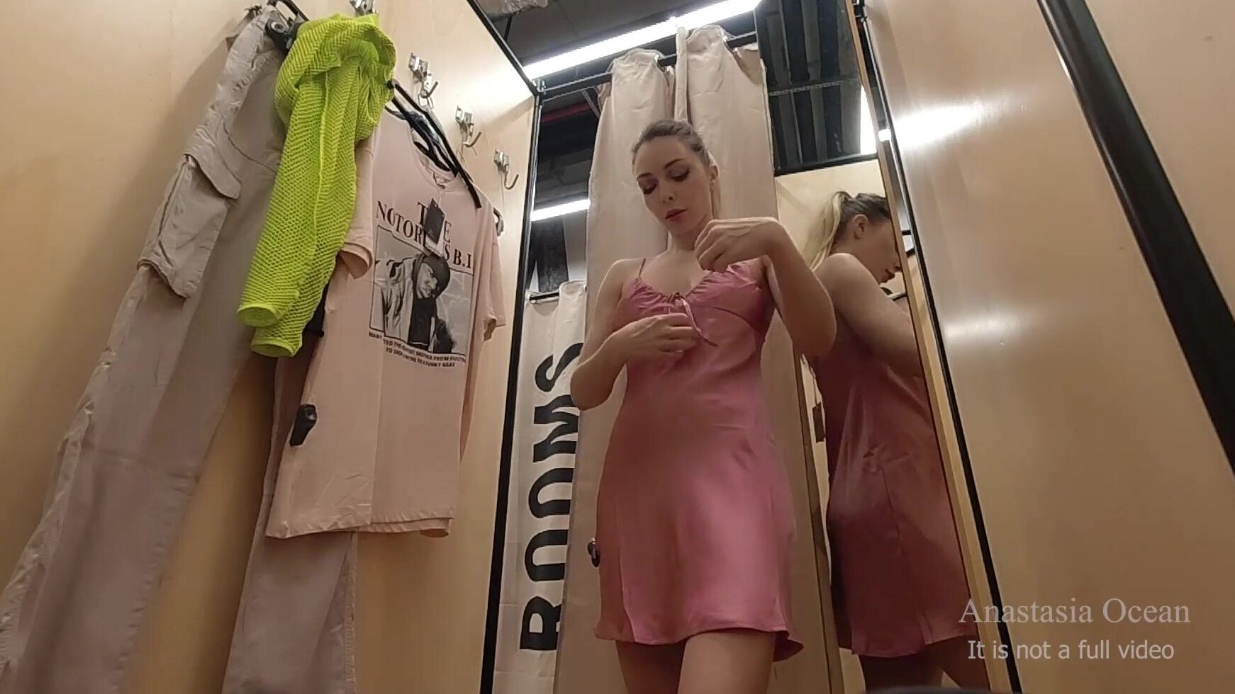 Exposed in the fitting room: Watched by strangers 