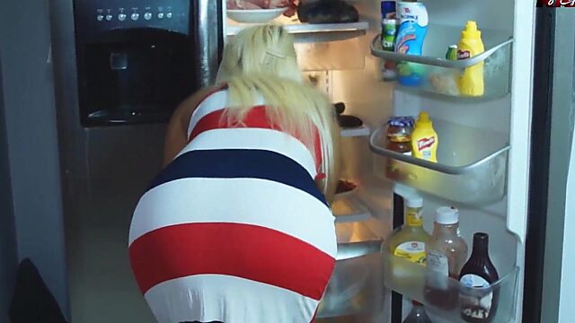 Slutty Amateurs Fuck Raw Until Pussy Overflows