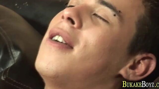 Bareback Stud Pounds Twink s Shitter