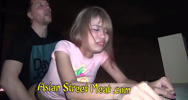 Succulent Chinese Cutie Gets Messy Facial