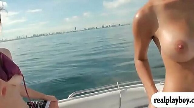 Blowjobs and boating: 2 hotties in outdoor fourway