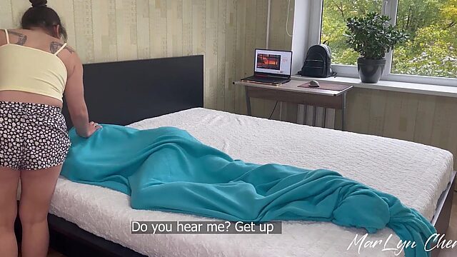 Slutty Wife Can't Resist the Delivery Guy's Big Package