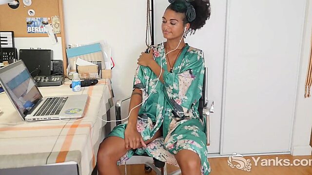 Busty Babe Lola Rose Plays with Her Furry Beaver