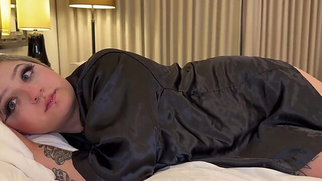 Banging Thick Stepsis While Stuck Together on Vacay