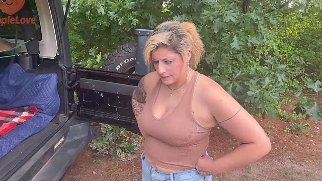 Desperate MILF Stuck in Nowhere Gulps Down a Hot Load After Getting Her Thirsty Cunt Filled