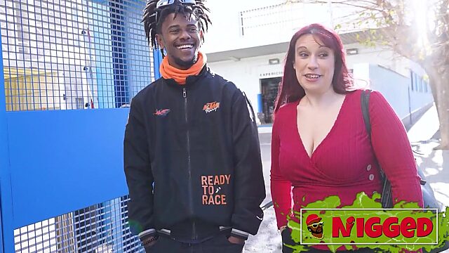 MILF with loose pussy gets railed hard by hung black dude in dirty work boots