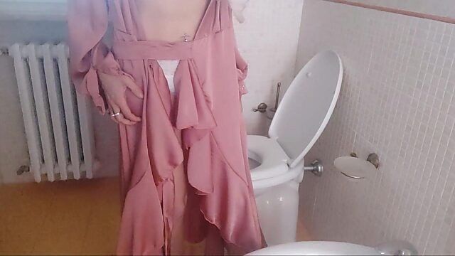 Peeping on my mature aunt in bathroom - homemade video