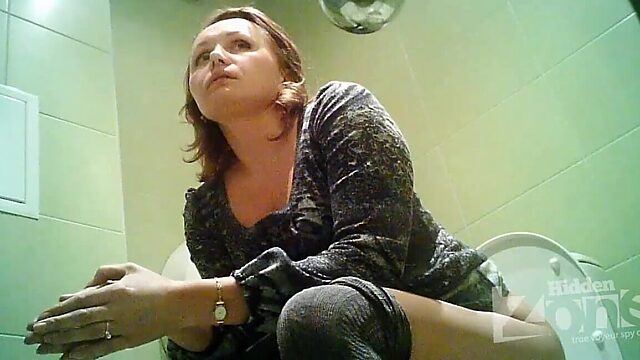 Russian voyeur peeps on girls in public toilet
