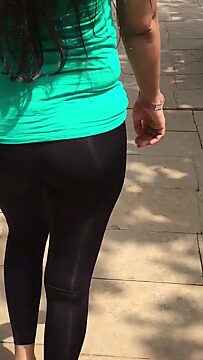Spandex-clad Desi wife's bubble butt in Navi Mumbai