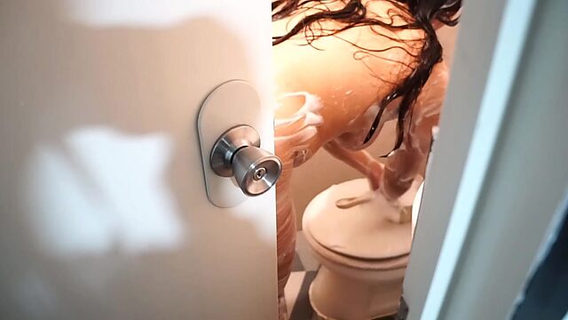 Amateur Asian college girl gets fucked in restroom by uncle - CreamPinay69